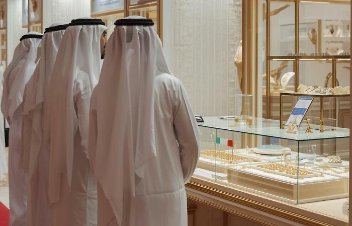 L'oro e i gioielli italiani alla conquista degli Emirati Arabi. La spedizione di cinque aziende del Granducato