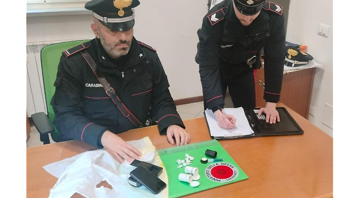 Sorpreso con la cocaina: arrestato dai carabinieri, disposti i domiciliari