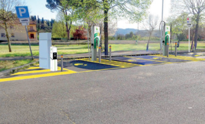 Arezzo, sempre pi&ugrave; colonnine per le auto elettriche. Approvato il progetto per otto nuovi stalli, il piano complessivo prevede 60 impianti doppi