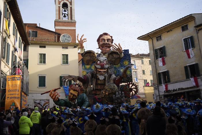 Carnevale, vince il carro del Cantiere Azzurri dedicato a Vincent Van Gogh. In archivio un'edizione record