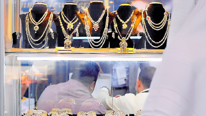 L'Iran brucia e l'oro trema. Export a rischio e prezzo del metallo