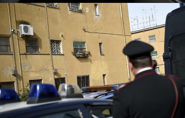 Sesso a pagamento con donne cinesi nella casa d'appuntamenti mascherata in studio informatico. Due denunciati per sfruttamento della prostituzione, uno &egrave; residente ad Arezzo