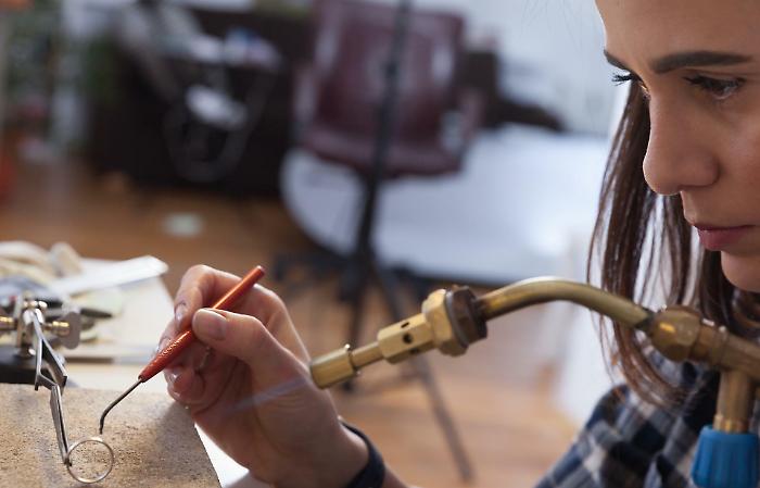 I maestri orafi sono sempre meno: chi salver&agrave; il gioiello Made in Italy? Storia di una follia del Beplaese e di un patrimonio culturale a rischio