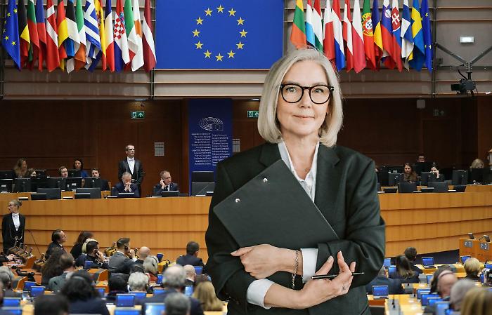 Lavoro, assalto all'Europa: al concorso Ue quasi 175 mila candidati per 1.460 posti. E la met&agrave; sono italiani. Ce la far&agrave; uno su 120