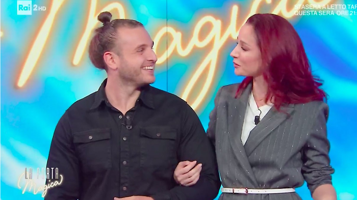 Nico da vittima dei bulli a testimonial ospite di Andrea Delogu racconta la sua storia su Rai 2 a La Porta Magica