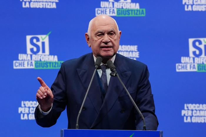 Referendum, il ministro Carlo Nordio ad Arezzo per spiegare perch&eacute; votare S&igrave;. L'incontro con i cittadini e le ragioni del Comitato del No