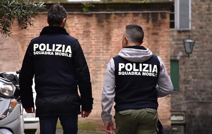 Maltrattava lo zio, arrestato nipote a Firenze. Era latitante dallo scorso 10 marzo