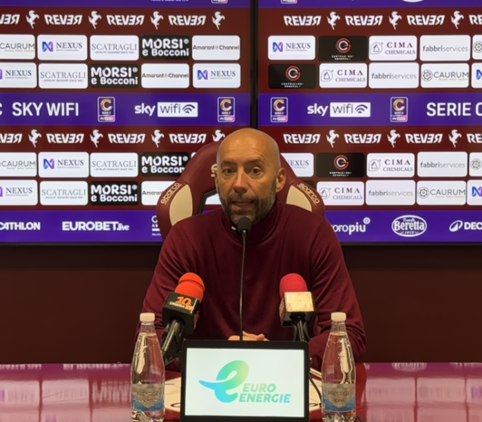 Arezzo, la ricetta di mister Bucchi: "Contro l'Ascoli dimentichiamoci il vantaggio in classifica. Ora serve serenit&agrave;"