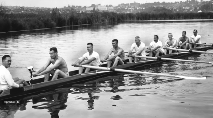 Erano ragazzi in barca, la storia vera raccontata dal film di George Clooney. Cos&igrave; giovani americani poveri e affamati umiliarono Hitler nella sua Germania