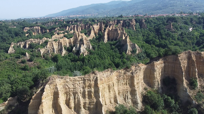 Sfoglia l'inserto Scuola & lavoro: Giornate Zero Spreco, il geoturismo nelle Balze del Valdarno e i Nuovi Giochi della Giovent&ugrave;