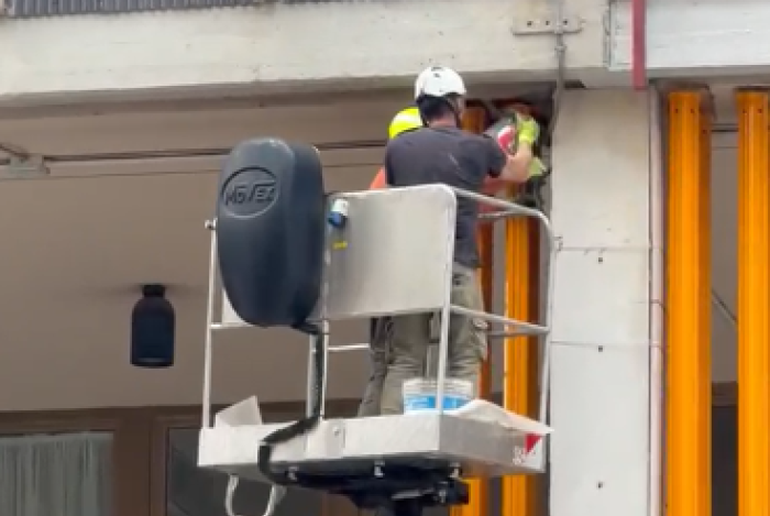 Piazza San Jacopo verso la riapertura, complesso intervento per garantire la sicurezza. I disagi dei residenti e la perdita di fatturato dei negozi