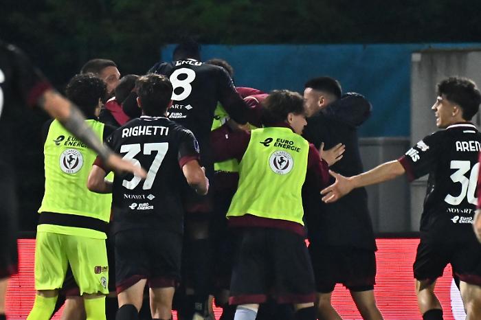 Arezzo! La squadra di Bucchi passa e Pineto e vede la serie B: se batte la Torres il sogno si avvera