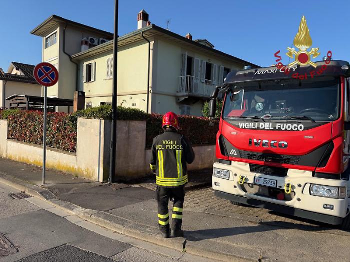 Incendio nella notte in una abitazione, feriti due giovani di 19 e 23 anni e una donna (52)