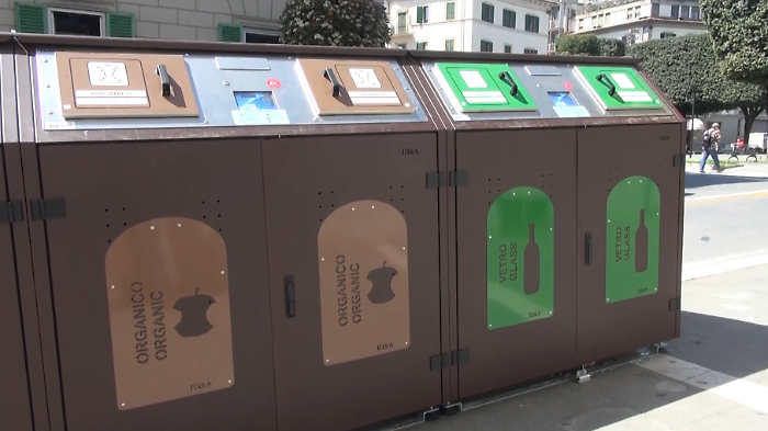 Rivoluzione rifiuti: ecco i nuovi cassonetti nel centro storico di Arezzo. Cosa cambia