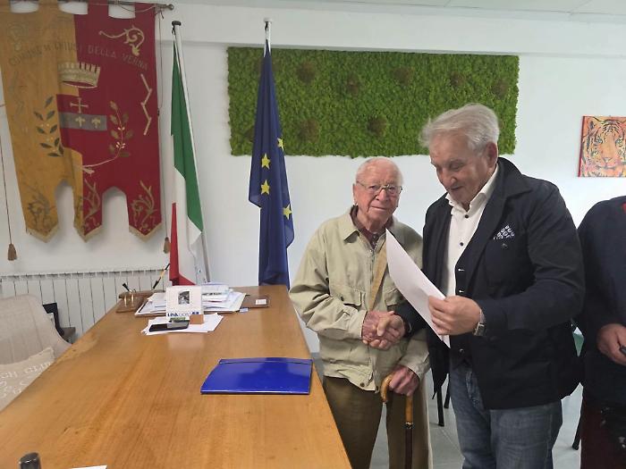 Il sindaco Tellini con Giulio Madiai