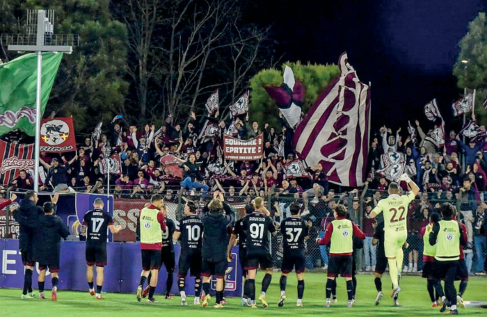 Arezzo - Torres, domenica la sfida. Il capitano Chiosa: "Cuore e anima per conquistare la serie B"