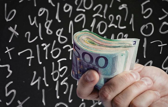 Superenalotto, il gioco che racconta gli italiani: tra scaramanzie, geometrie e numeri fortunati. Incredibile la combinazione pi&ugrave; giocata