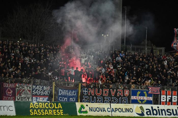 Tifoseria Torres (foto da Facebook)