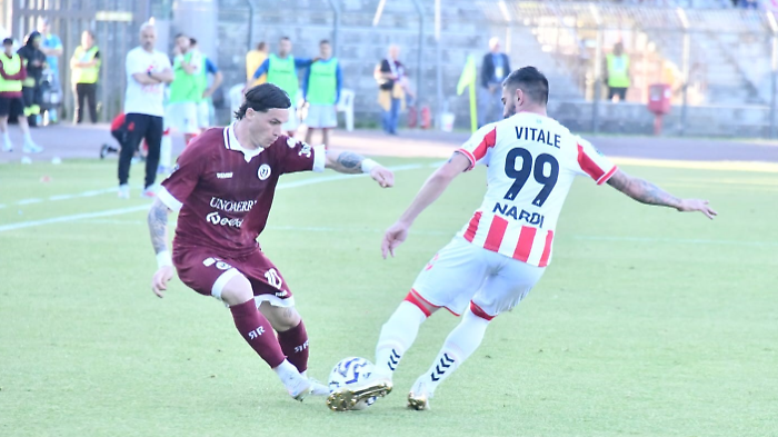L'Arezzo stecca con il Vicenza (2-5) ed &egrave; con un piede fuori dalla Supercoppa: la prossima contro Floro Flores
