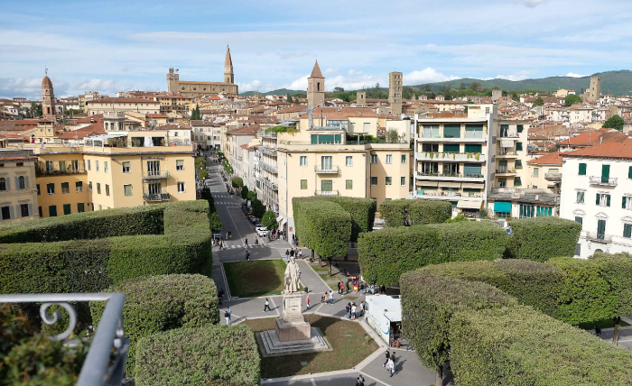 Arezzo, torna la maxi isola pedonale per favorire la movida. Centro storico chiuso al traffico il venerd&igrave; e il sabato