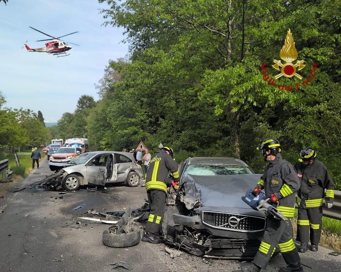 Auto ridotte come rottami, poteva davvero essere una strage. Due persone ferite