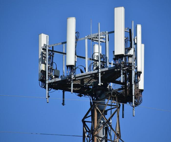 Arezzo, nuova antenna della telefonia mobile: il Comune dice no, caso al Tar