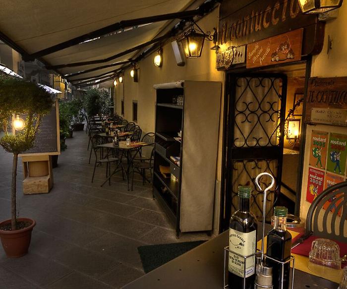 Arezzo, tre amici rilevano il ristorante Il Cantuccio: "Locale e sapori avanti come prima"