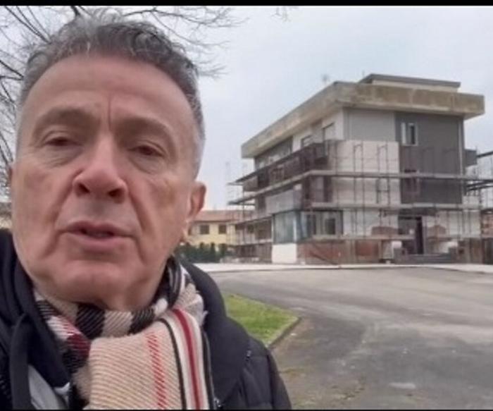 Arezzo, Pupo dà il via ai lavori al Country Hotel: "Diventerà Country Family"
