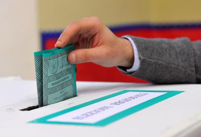 Elezioni regionali in Puglia, indette per il 23 e il 24 novembre