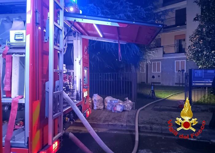 Incendio in un condominio nel Milanese, morti tre componenti famiglia