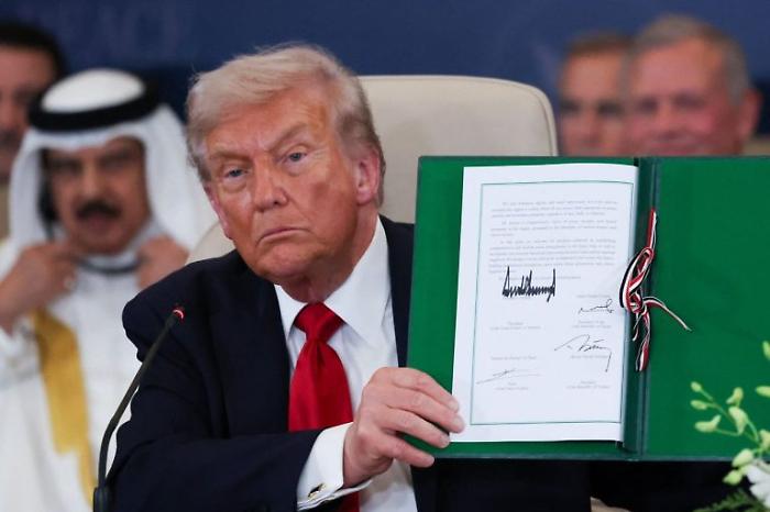 Firmato a Sharm el Sheik l'accordo di pace per Gaza