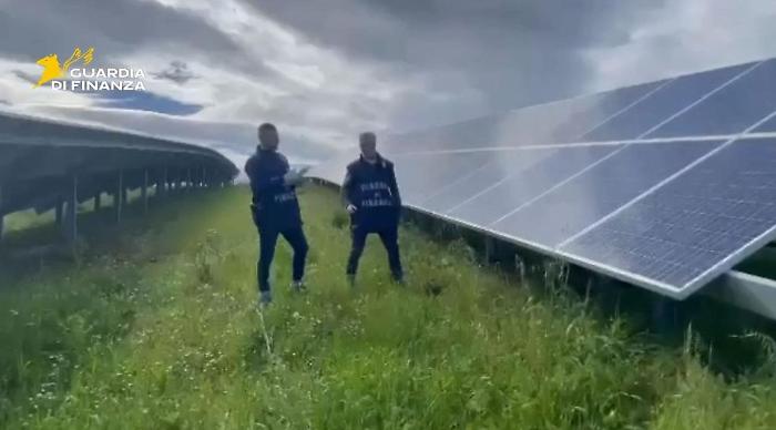 Scoperta frode di 5 milioni su incentivi pubblici agli impianti fotovoltaici