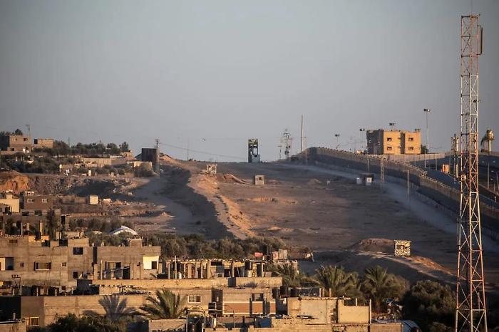 Nuovi raid israeliani a Gaza, almeno 63 morti. Trump "Tregua non a rischio"