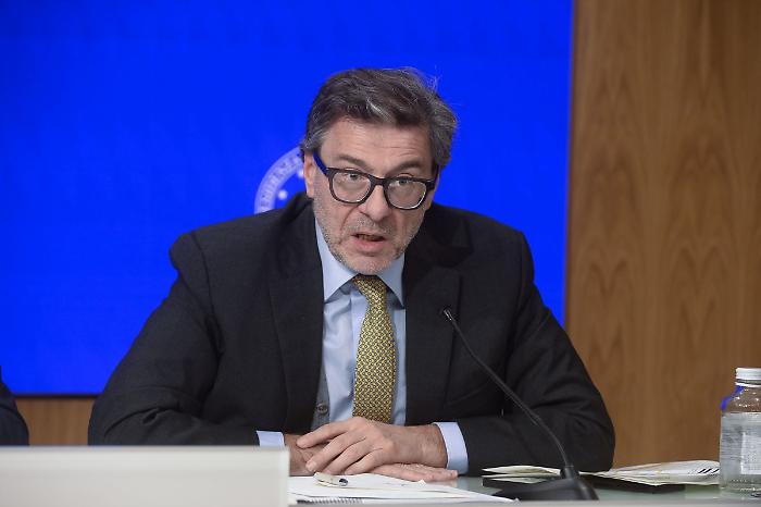 Giorgetti "Contribuire alle spese dello Stato non sia un peso"