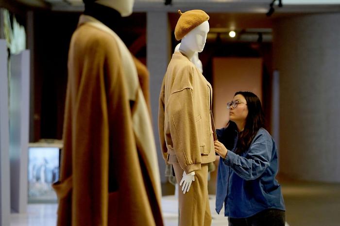 Cina, l'industria del cashmere &egrave; sempre pi&ugrave; tecnologica