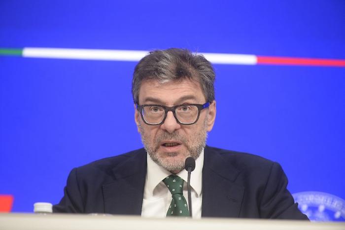 Giorgetti "Dimissioni? A me interessa il prodotto finale"