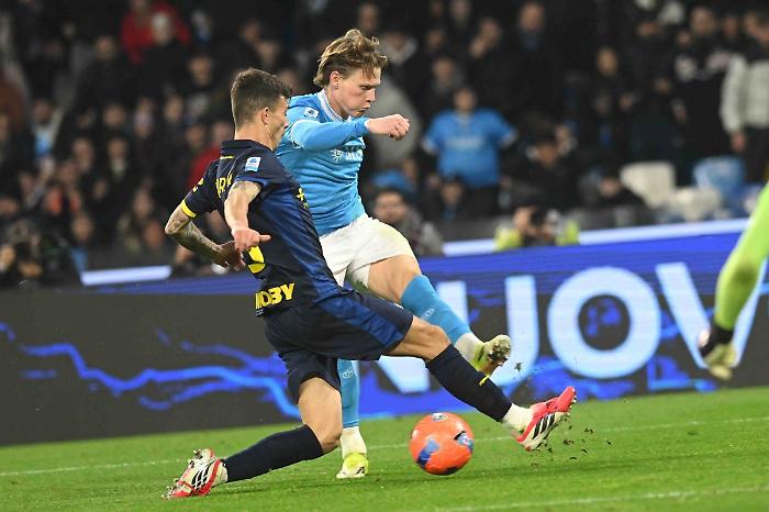 Il Napoli sbatte contro il muro del Parma, &egrave; 0-0 al "Maradona"