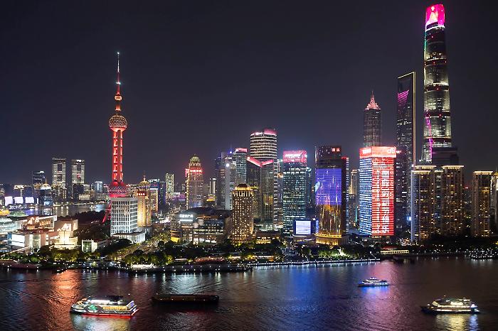 Cina, i consumi di elettricit&agrave; superano i 10 trilioni di kwh nel 2025