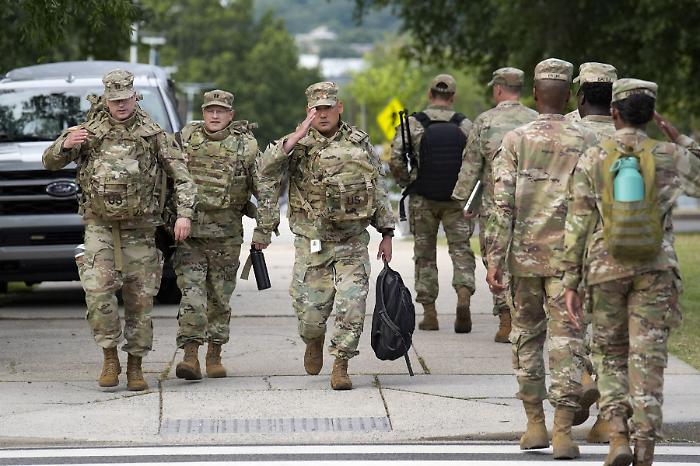 Il Pentagono allerta 1.500 soldati da schierare in Minnesota