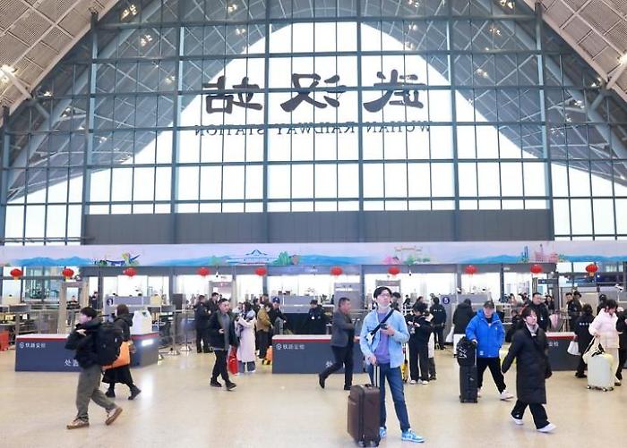 Cina, dal 17 febbraio ingresso senza visto per cittadini canadesi e britannici