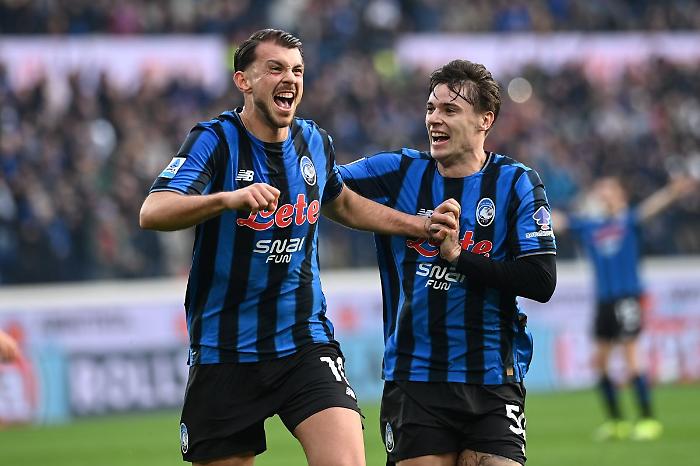 Pasalic e Samardzic firmano la rimonta dell'Atalanta, Napoli battuto 2-1