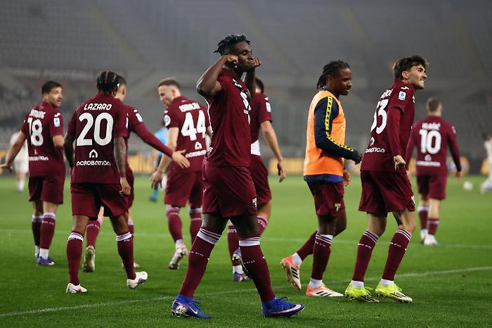Esordio vincente per D'Aversa, il Torino batte 2-0 la Lazio